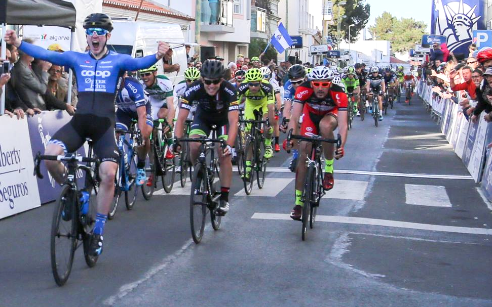 Pierre Moncorge in som 2a bakom segrande norrmannen August Jensen. Foto: UVP - Federacao Portuguesa de Ciclismo -