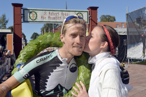 Alexander Wetterhall tillsammans med kranskulla Viktoria StÃ¤rner. Foto:  - Vasaloppet.se