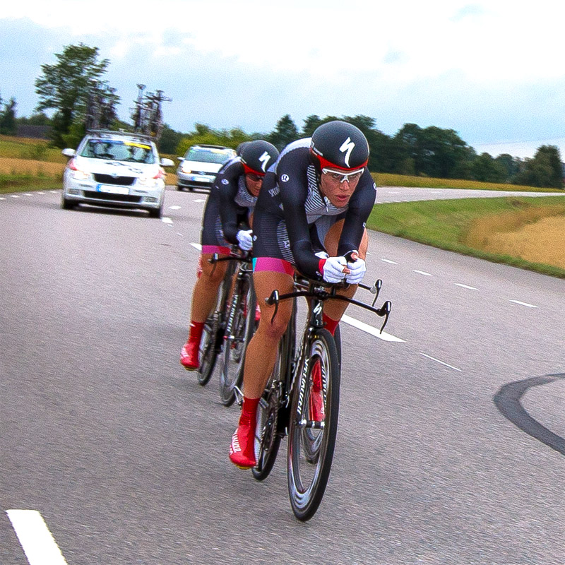 Nu är det åter dags för världscuptävlingar i Vårgårda, en stolt cykeltradition sedan nio år tillbaka, driven av Vårgårda CK i Västergötland. På bilden syns Specialized-lululemon, fjolårets segrarinnor. Foto:  - Christer Hedberg