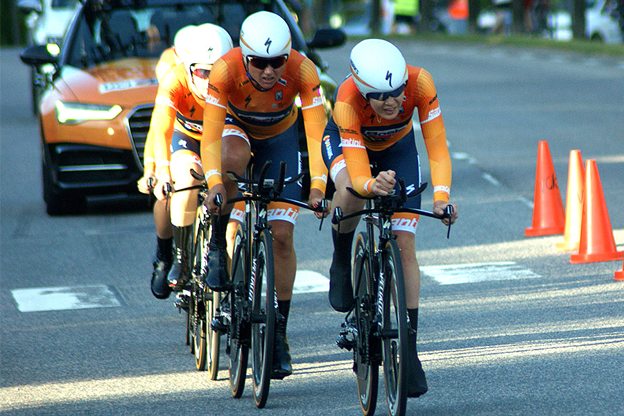 Boels-Dolmans på väg mot seger i World Tour-lagtempot i Vårgårda. Foto: Dennis Nystrand,  - Cyclesport.se